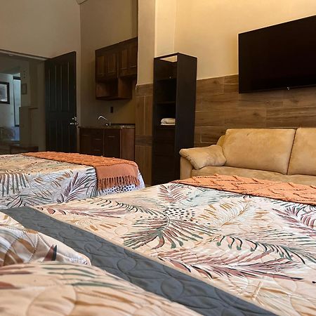 מזטלן The Black Tree Hotel Colonial מראה חיצוני תמונה